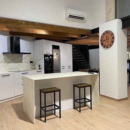 Manresa Industrial Home Экстерьер фото