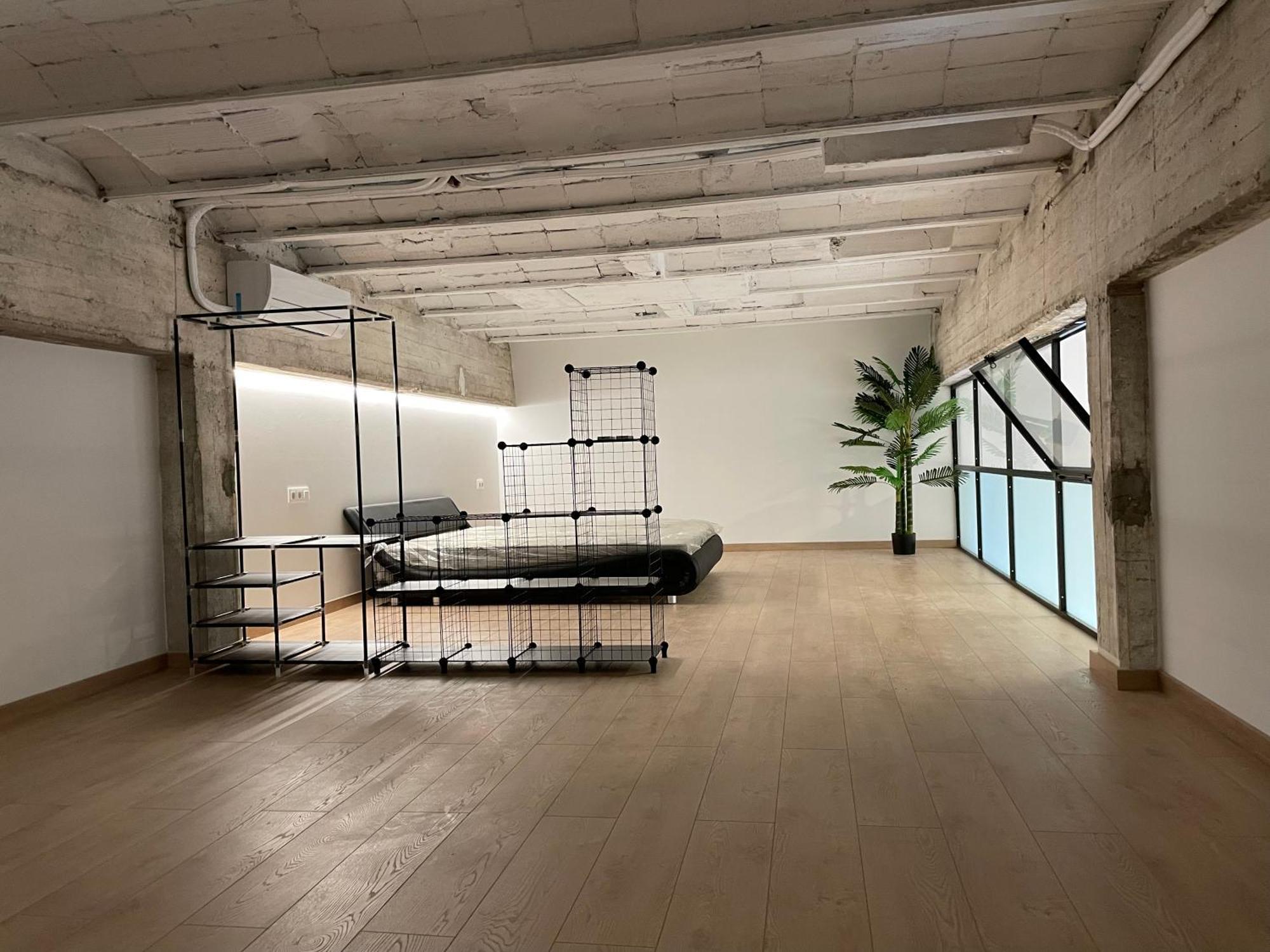 Manresa Industrial Home Экстерьер фото